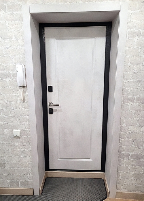 Белая входная дверь МДФ