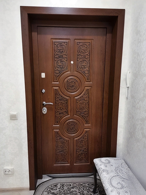 Стальная дверь с коричневым МДФ