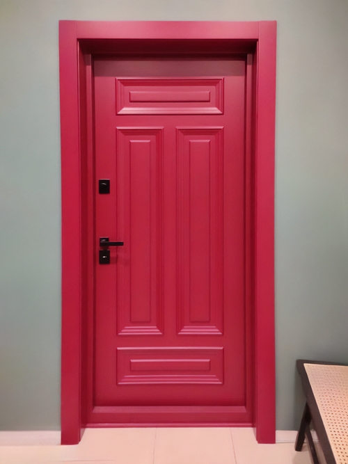 Красная стальная дверь