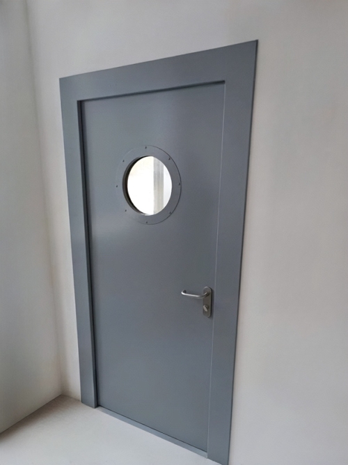 Дверь с круглым стеклом