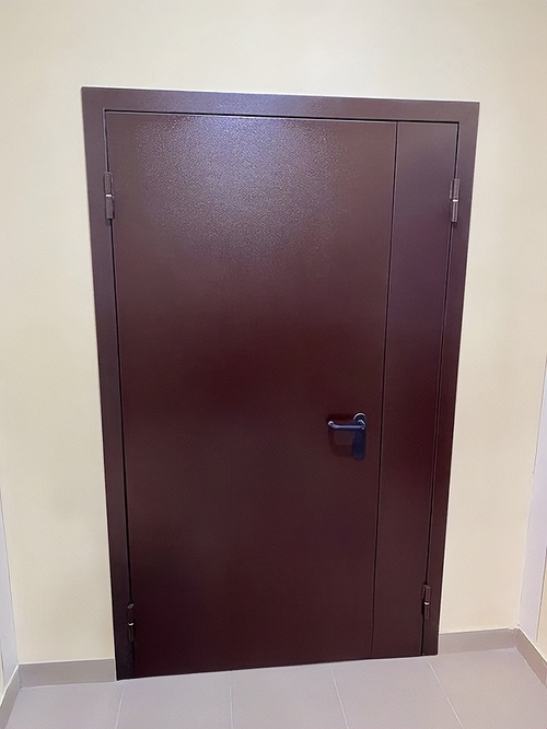 Коричневая огнезащитная дверь Коричневая огнезащитная дверь