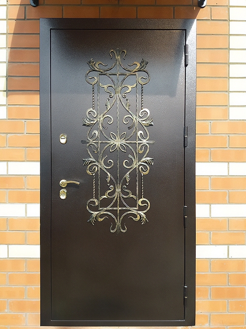Порошковая дверь с кованым узором