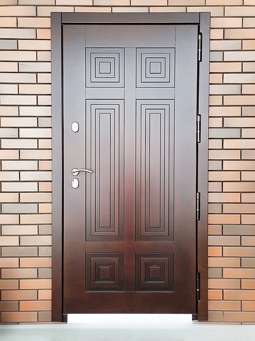 Дверь МДФ на уличном входе