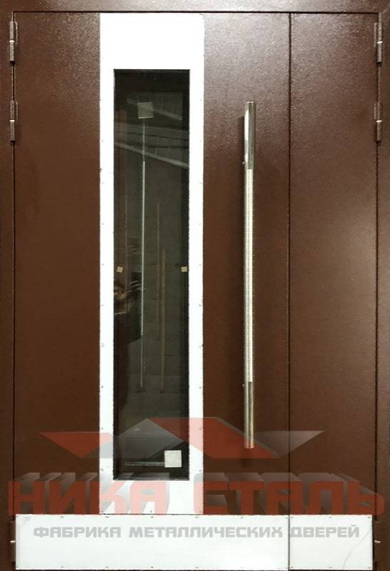 Входная дверь в подъезд в многоквартирный дом