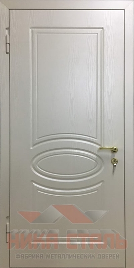 Белая входная дверь с зеркалом