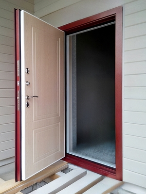 Красная порошковая дверь