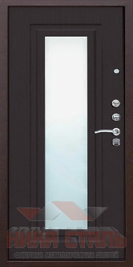 Металлическая дверь в квартиру с зеркалом