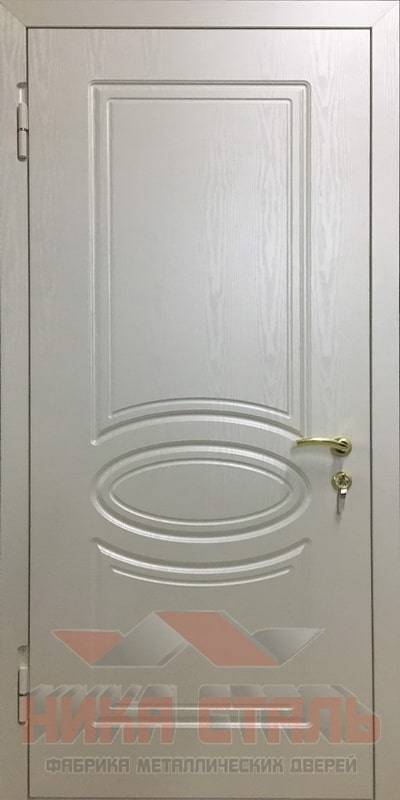 Белая дверь в квартиру